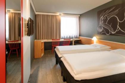 Ibis Wien Mariahilf - image 4