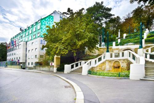 Hotel and Palais Strudlhof - main image