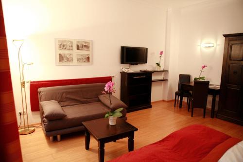 La Scala Apartments - image 3