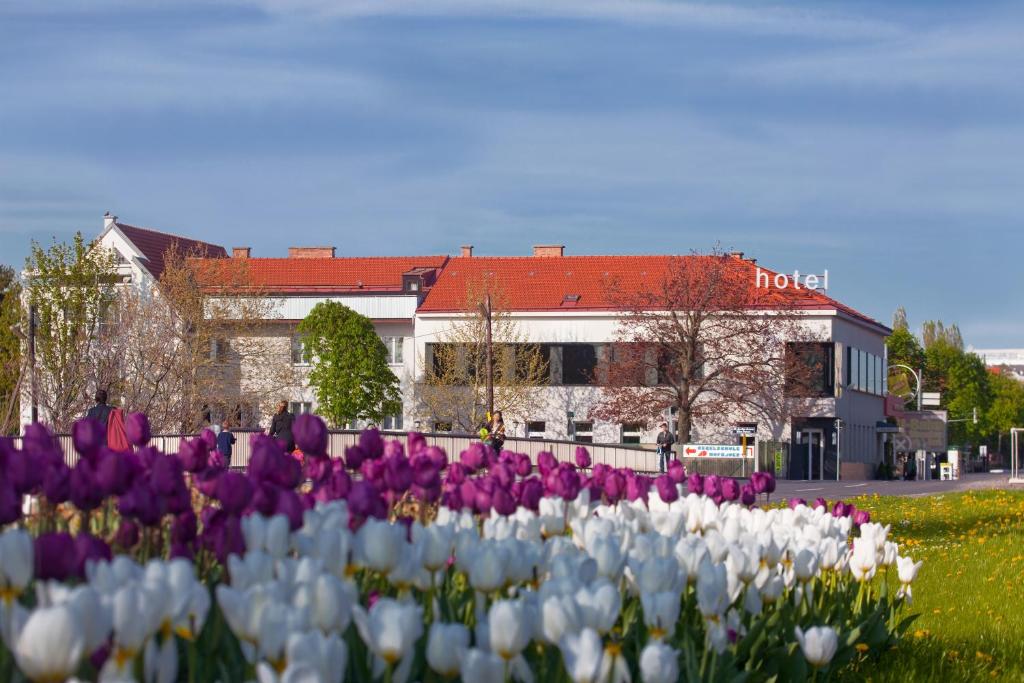 Strandhotel Alte Donau - main image