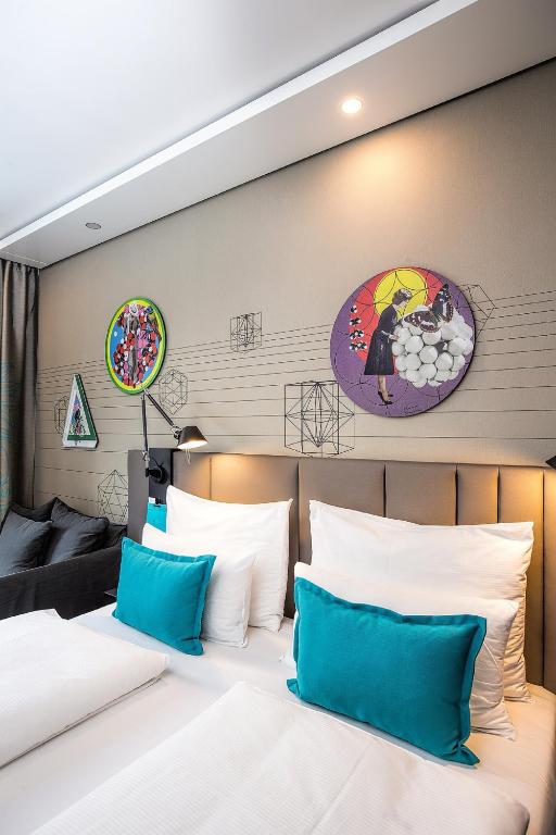 Motel One Wien Westbahnhof - image 3