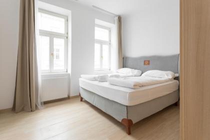 Apartment house in Vienna - image 12