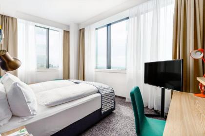 HOLIDAY INN Vienna - South - image 1