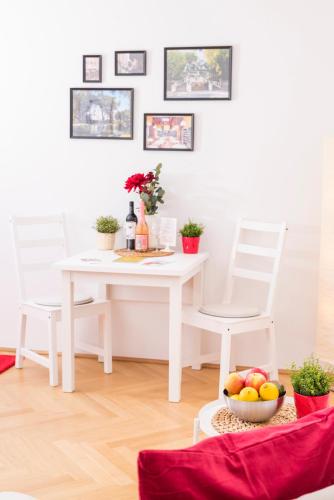 Red Monkey Vienna Apartment by welcome2vienna - image 6