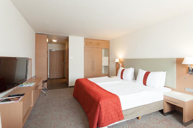 FourSide Hotel & Suites Vienna - image 4