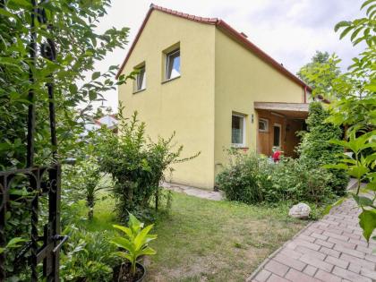 Lively Holiday Home in Wien with Private Garden - image 11