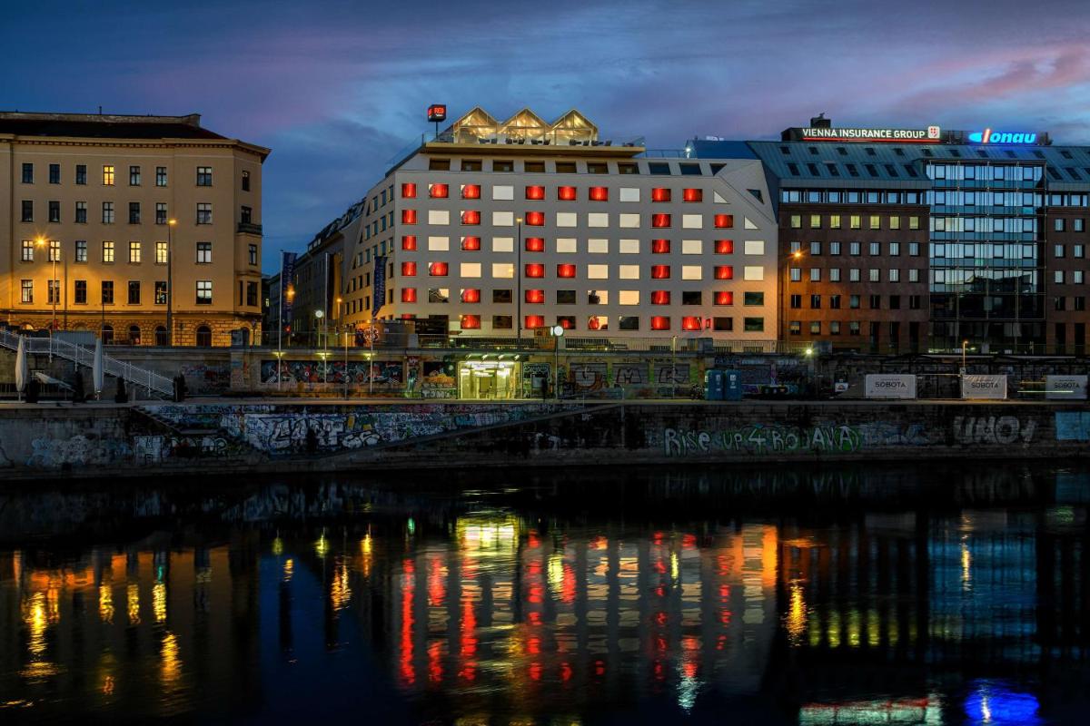 Radisson RED Hotel Vienna - image 4