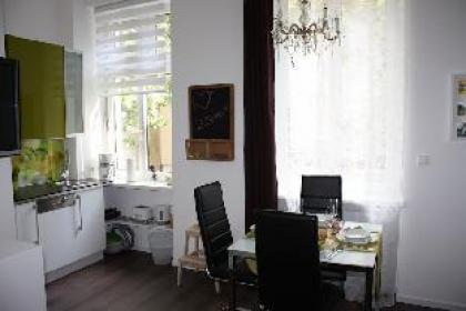 GoVienna Small Modern Apartment - image 16