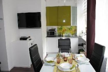 GoVienna Small Modern Apartment - image 5