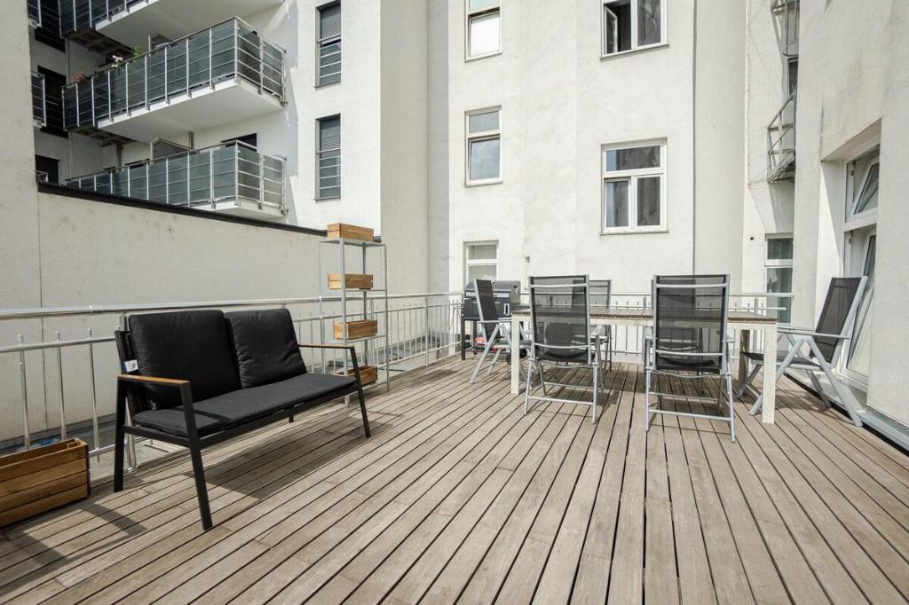 Sunny apartment in Leopoldstad terrace with grill - image 6