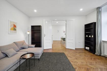 Big spacious central apartment in Vienna - image 17