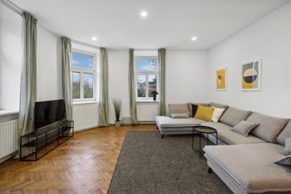 Big spacious central apartment in Vienna - image 18