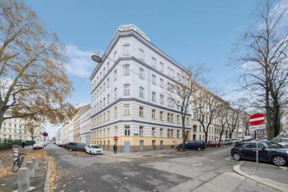 Big spacious central apartment in Vienna - image 20