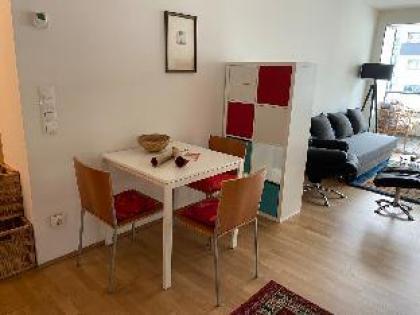 Zentrale Wohnung mit Terrasse - image 4