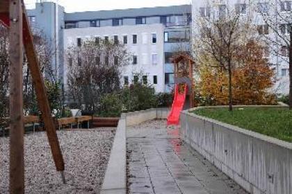 Zentrale Wohnung mit Terrasse - image 9