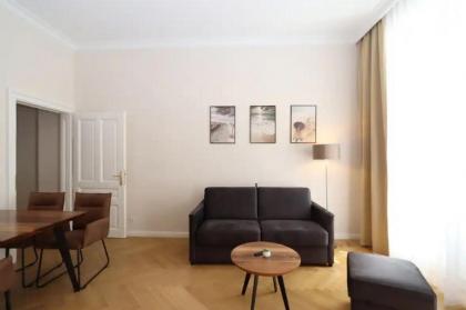 Stylish City Center Apartment - image 11