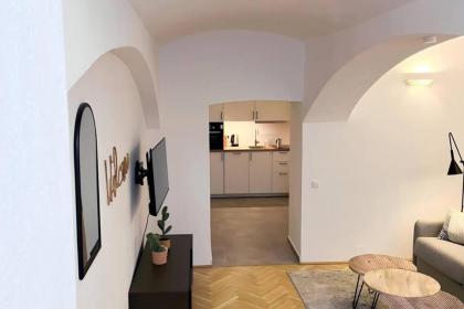 Cozy and stylish flat close to Schoenbrunn Palace - image 8