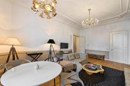 Luxurious Apartment close to the city centre - image 11