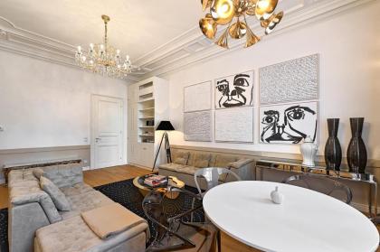 Luxurious Apartment close to the city centre - image 8