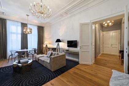 Luxurious Apartment close to the city centre - image 9